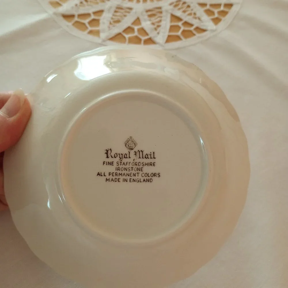 Berry Bowl Made in England - Fabulous Statement Piece - Picture 2 of 6